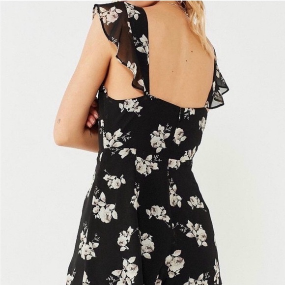 kimchi Blue UO Women’s Floral Romper - Picture 2 of 13